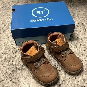 Stride rite toddler shoes. Minimal/no signs of ware. Size 5.5, Quinn.